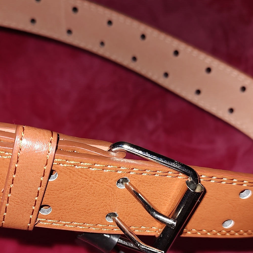 NWT Ladies Cognac Colored Y2K Belt